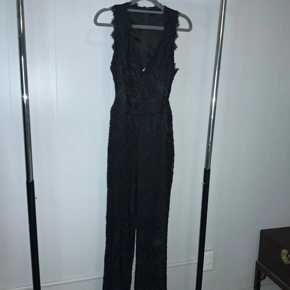 Venus lace V neck sleeveless jumpsuit open back Sz M flare leg